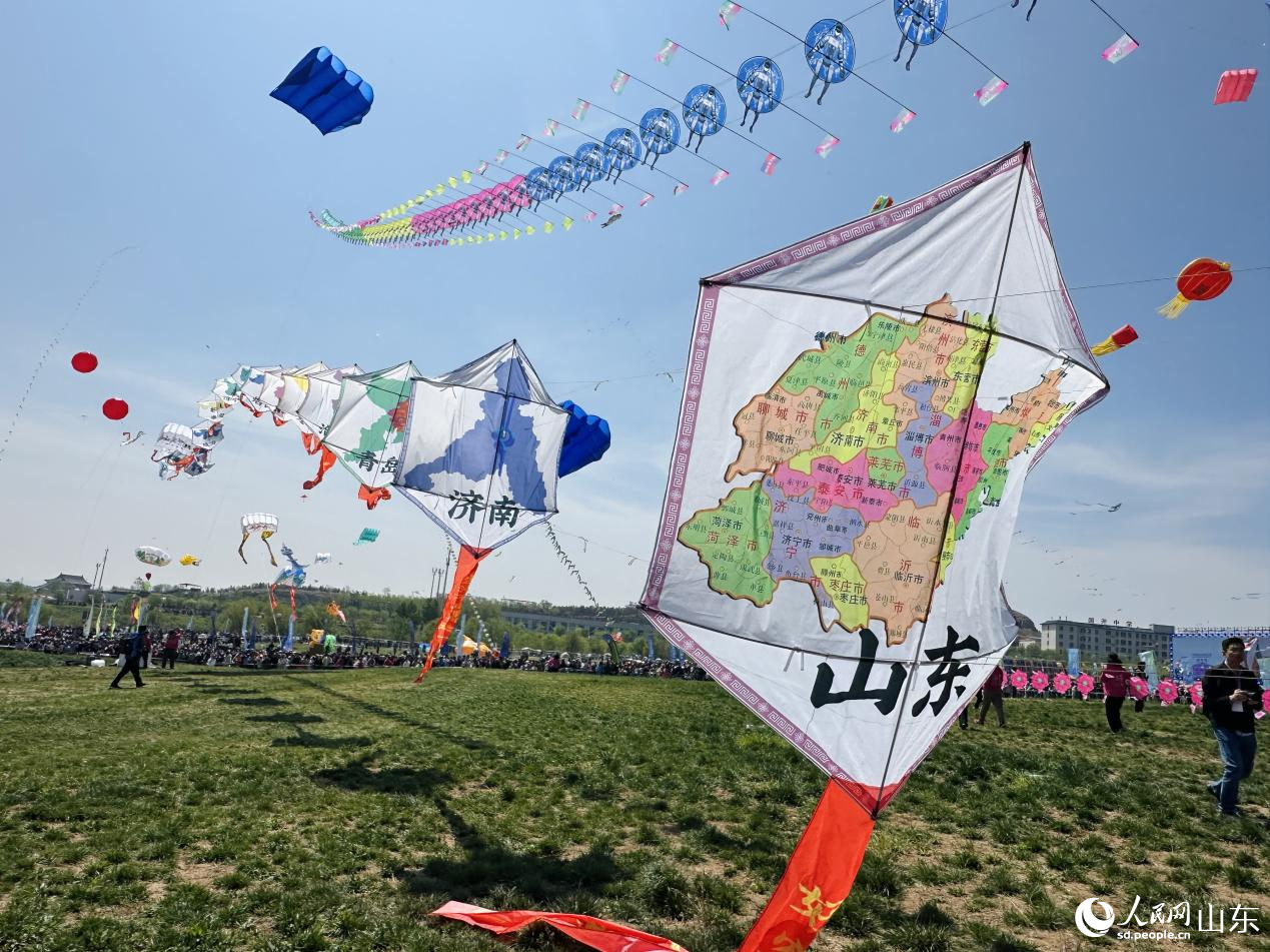第42届潍坊国际风筝会开幕全球风筝爱好者齐聚“鸢都”(图3)
