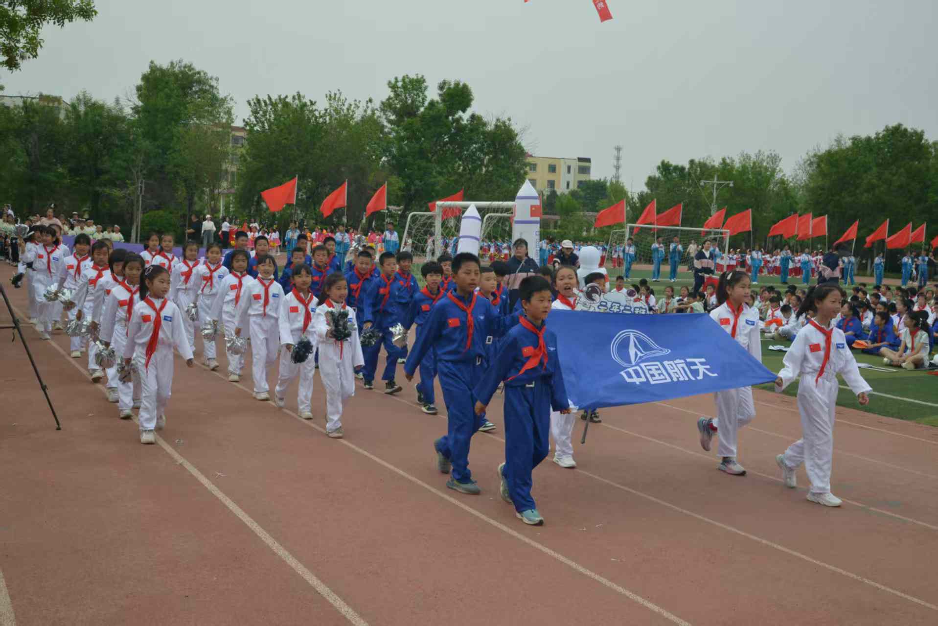 大港西苑小学举办校园科技体育节活动(图1)