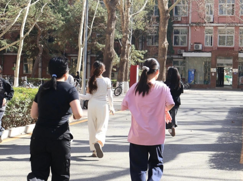 北京语言大学联合“环益童行”项目组共同发起“活力青春温暖童年”主题公益活动(图2)