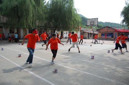 让学生动起来、跑起来、跳(图1)