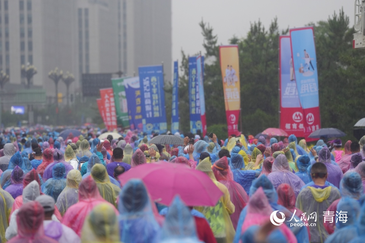 風雨無阻！2025西寧半程馬拉鬆激情開跑(图6)