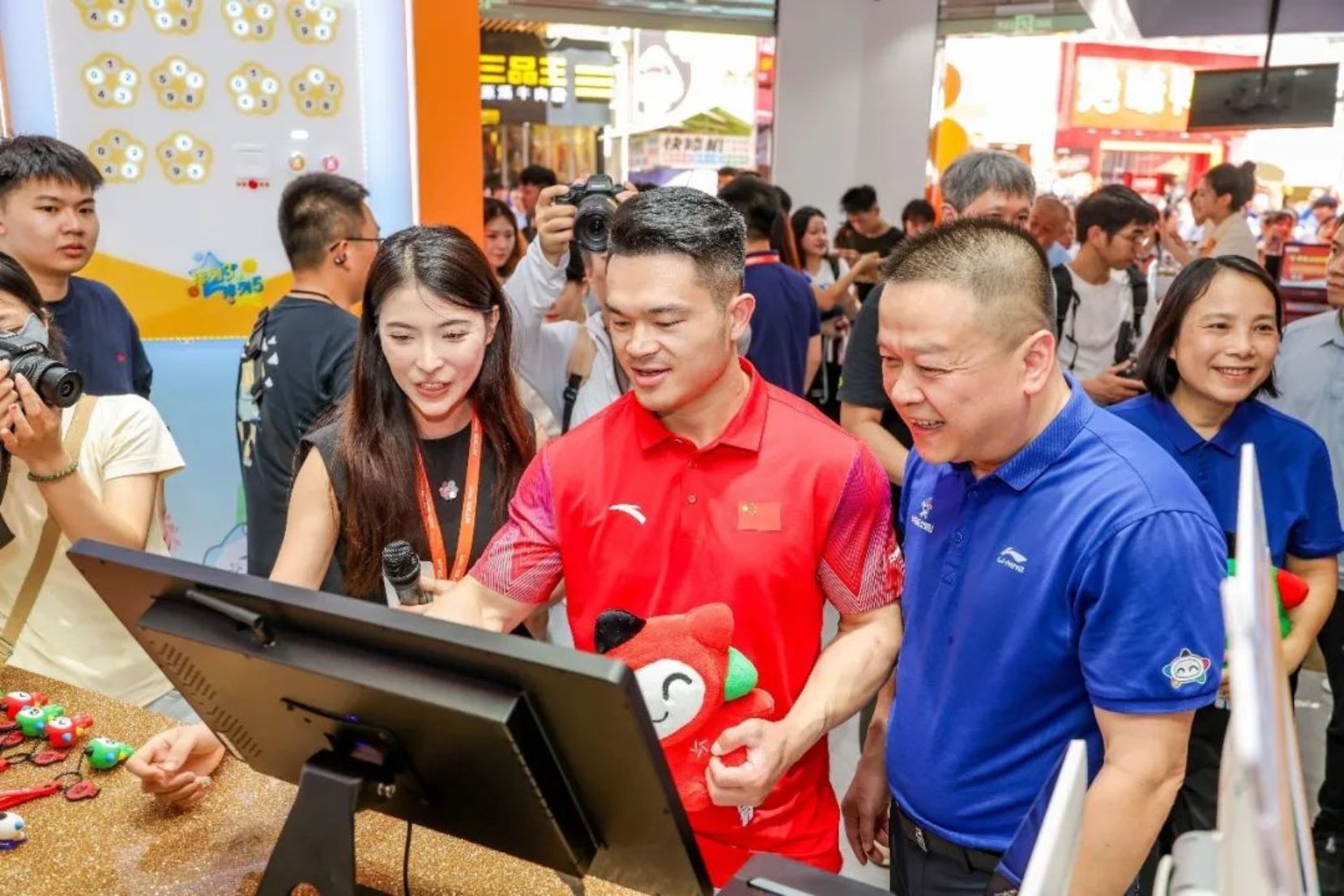 广西首家体彩数字化展示体验中心启幕！(图2)