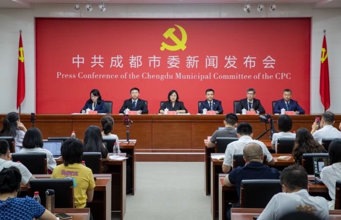 聚焦成都市委新闻发布会｜探索发展科技体育“新赛道”筹办无人机、机器人等高规格赛事力争今年全市体育产业总规模突破1500亿元(图1)