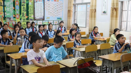 播撒运动火种点亮少年梦想——广东海洋大学“活力向阳”团队开展三下乡社会实践活动(图2)