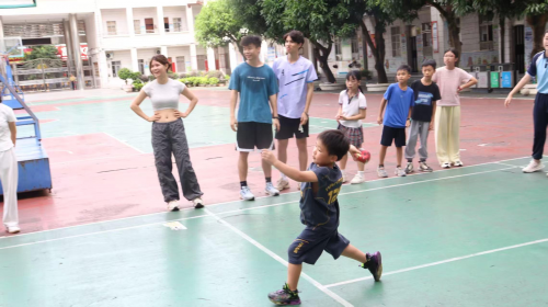 播撒运动火种点亮少年梦想——广东海洋大学“活力向阳”团队开展三下乡社会实践活动(图7)