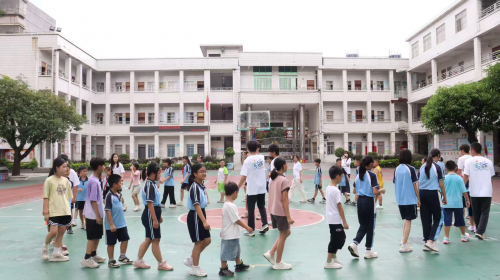 播撒运动火种点亮少年梦想——广东海洋大学“活力向阳”团队开展三下乡社会实践活动(图8)
