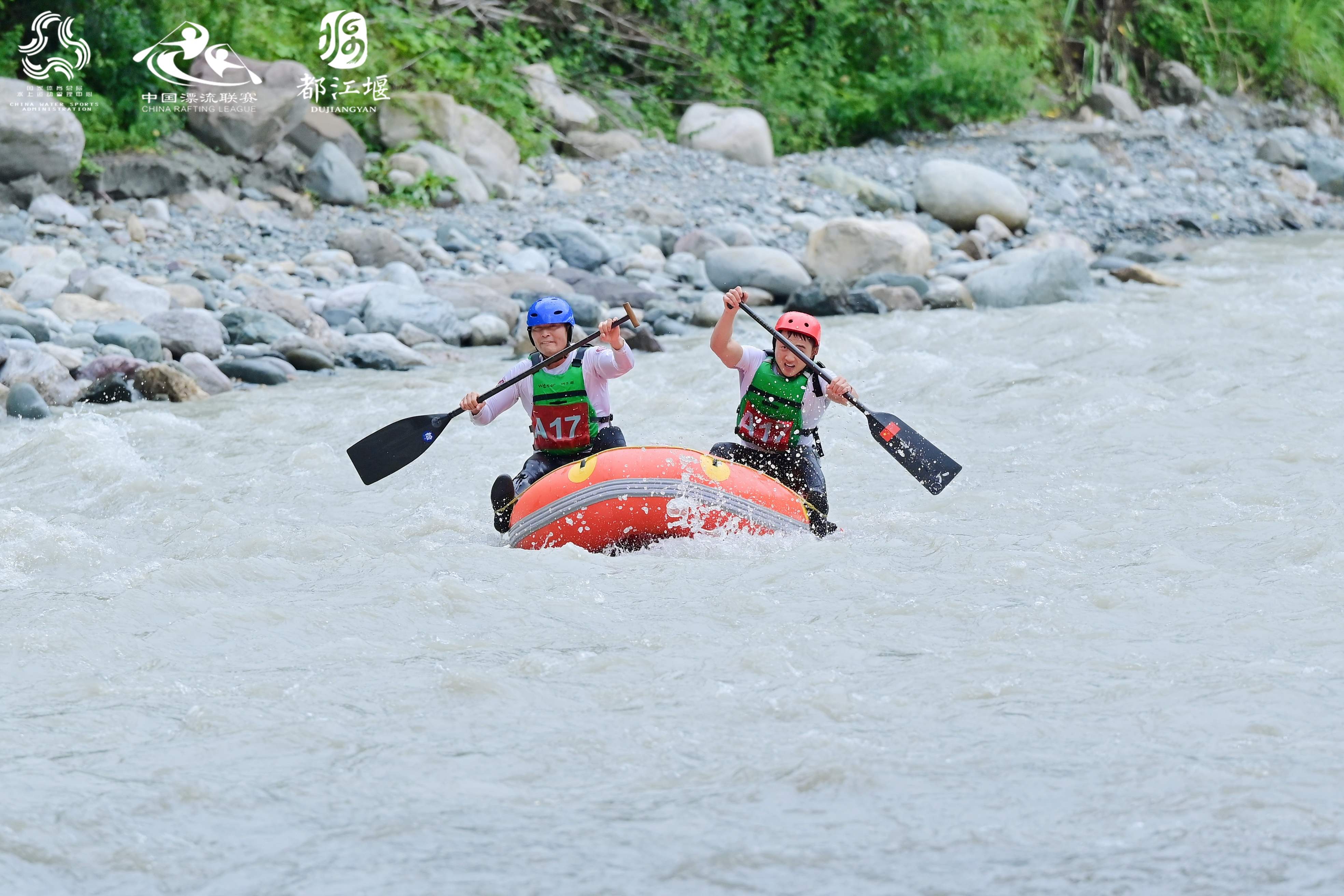 调查：智能机成韩国人坐公交必备品聊天多玩游戏少(图1)
