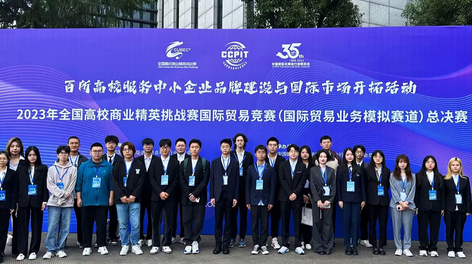 五枝红杏手机在线观看-五枝红杏完整版未删减版手机迅雷下载-电影-亲的电影网(图1)