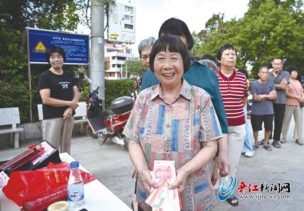 磁灶岭畔村多彩活动庆重阳(图1)